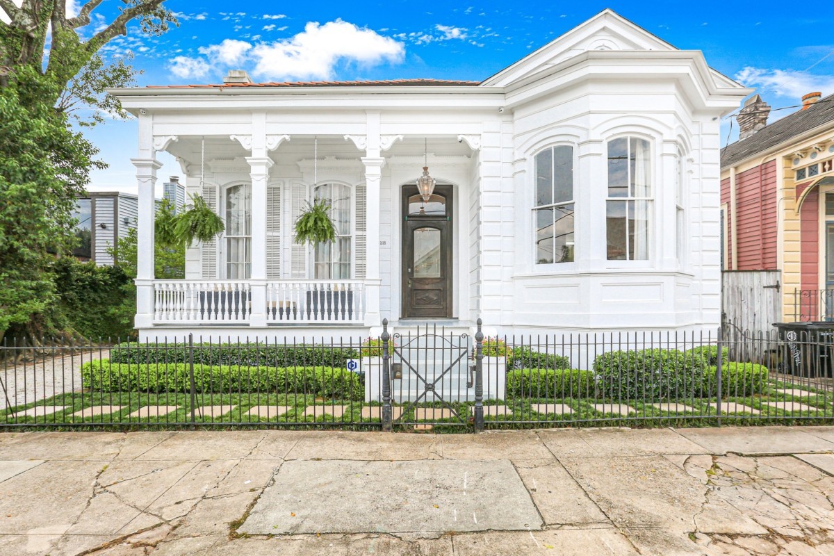 NEW BLOG POST | Investing in Historic Property? Here’s What You Need to Know. 

Historic homes are charming, but there is a lot that homes with them. Learn more in our newest blog post! Link in bio.