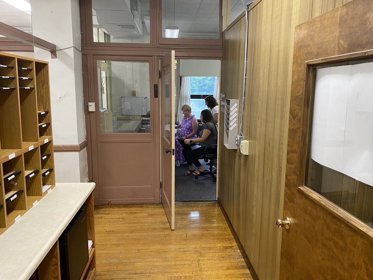 Rambler_SCS's tweet photo. Wonderful to see our Student Service Team #learningtogether. We have great staff preparing for our wonderful students coming back #togetherwithus. @gobluestreaks https://t.co/RURPDJsdmL
