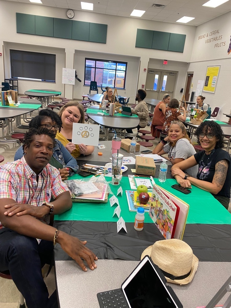 RameyTylerISD's tweet photo. Ramey Ts modeled teamwork this morning with our breakfast and paint challenge! Ts created their #POWER team flags! Way to #Work4Win teachers! https://t.co/02m64ZP775