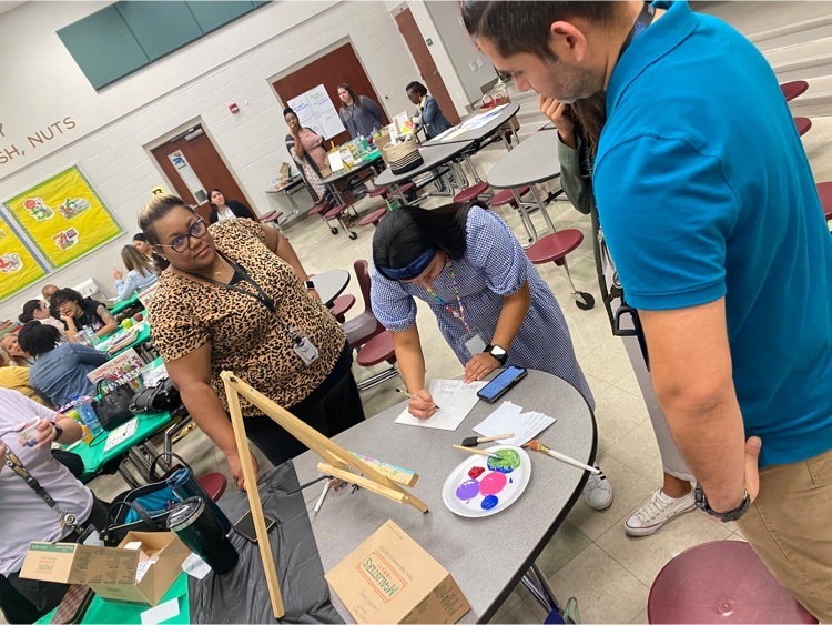 Ramey Ts modeled teamwork this morning with our breakfast and paint challenge! Ts created their #POWER team flags! Way to #Work4Win teachers!