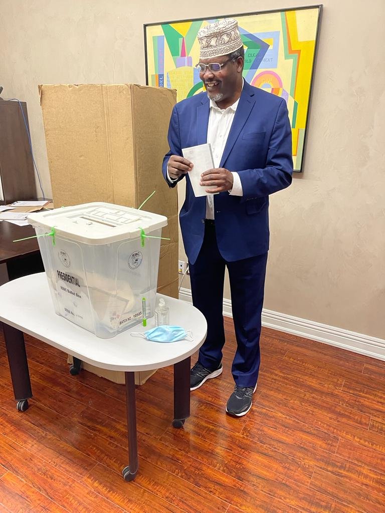 MigunaMiguna's tweet photo. Exercised my democratic right and duty. Voted for @WilliamsRuto and @rigathi. https://t.co/dXvrqYugbX