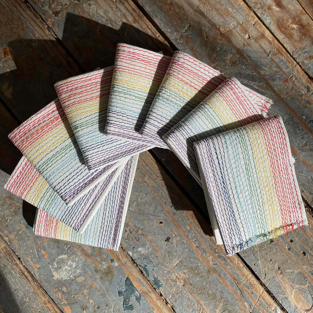 Maybe if we’re lucky the sun will come out for a surprise rainbow today 🌦 Annnd… if not, we’ve got you covered with a rainbow for your pocket! peopleup.org/products/rainb…