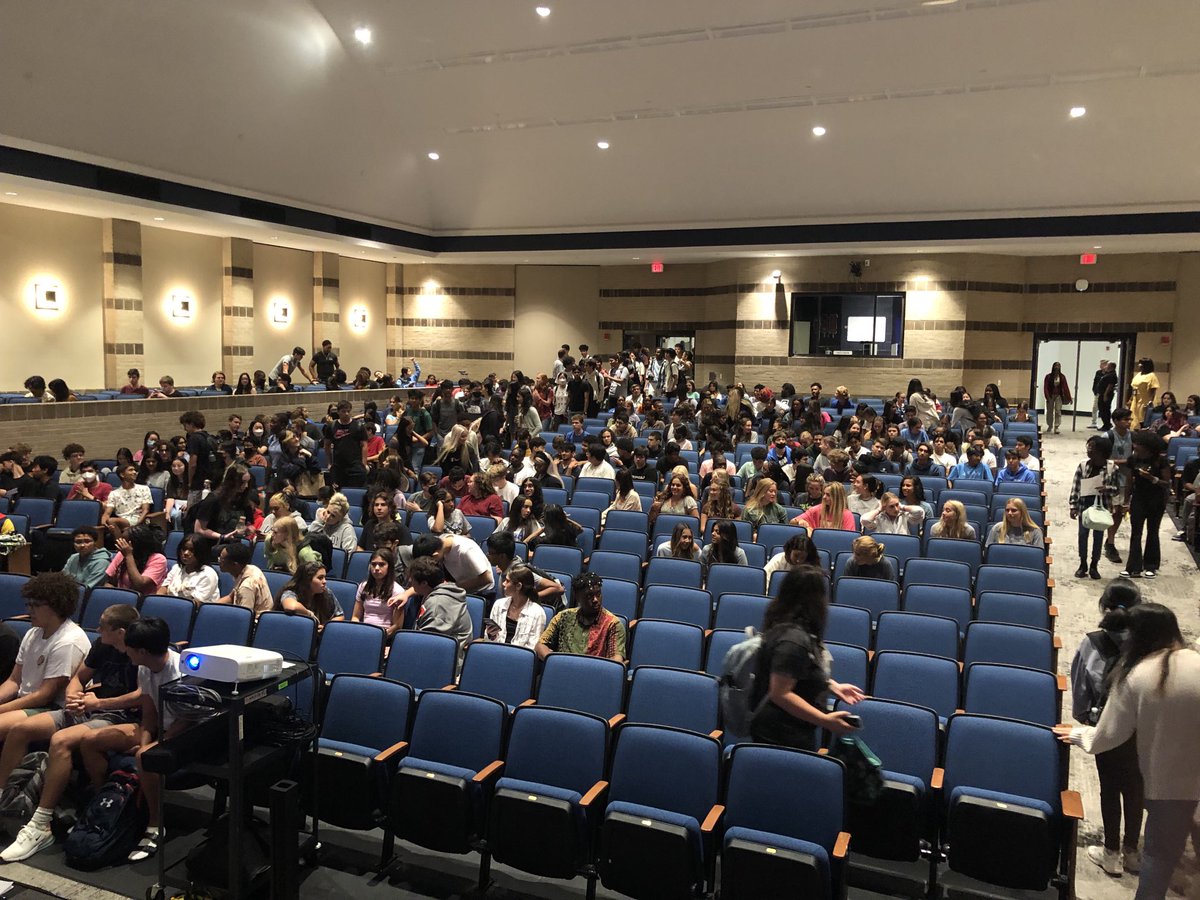 Cougar_Captain's tweet photo. Excited to begin our class meetings with this phenomenal group representing the Class of 2023!! #Hoochfam https://t.co/qPgzknUbfk