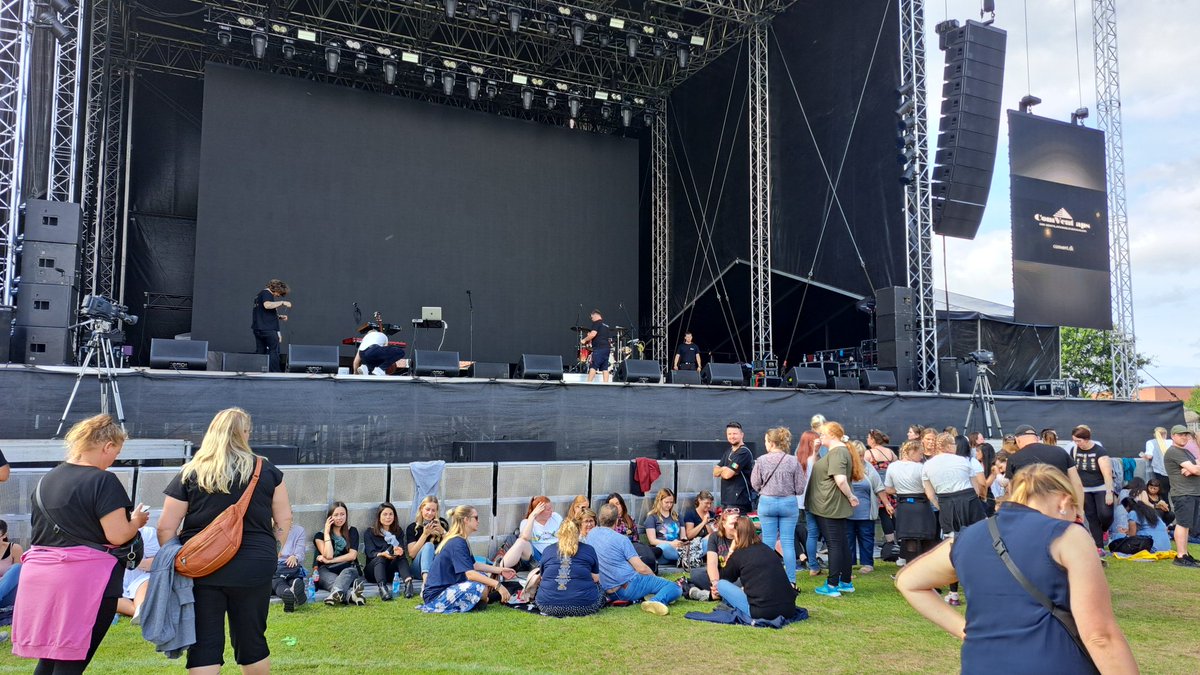 AnnySo7's tweet photo. Viborg, sre you ready? @westlife #westlifeatviborg https://t.co/8qNu5N1xjv