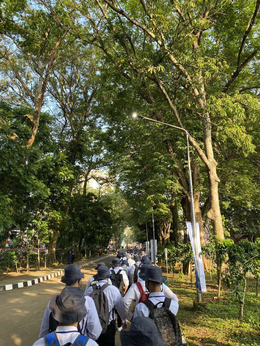 ndarudaeng123's tweet photo. [Day 1 MPKMBSVIPB 59]
Kegiatan hari pertama seru bgtt.Dari game bareng, yel-yel, dan masi banyak lainnya.Intinya terimakasih si buat kakak-kakak panitia udah buat acara se seru ini😊. #VOKASIIMPACT #IPBDIGDAYA #MPKMB59SVIPB #TheGlimpseStoryofGatamalaAgrinawa #VOKASIJUARA https://t.co/702hRKL73X