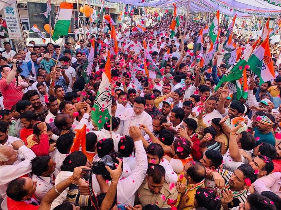 rssurjewala's tweet photo. युवा नाम है राष्ट्र के निर्माण का, युवा नाम है प्रदेश के निर्माण का। क्योंकि युवा शक्ति के बगैर ना ये देश चल सकता है, न ये प्रदेश चल सकता है और न ही समाज आगे बढ़ सकता है।

भारतीय युवा कांग्रेस के स्थापना दिवस की हार्दिक शुभकामनाएं।💐💐

 #IYCFoundationDay. https://t.co/312N14L1HY