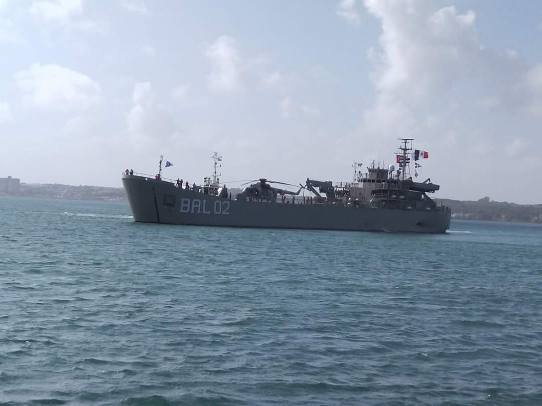 🇨🇺🇲🇽Se acerca el Buque "Libertador" de la Armada Mexicana, el cual contribuirá a la lucha por extinguir el incendio. #FuerzaMatanzas
 ✒️📸#RadioRebelde