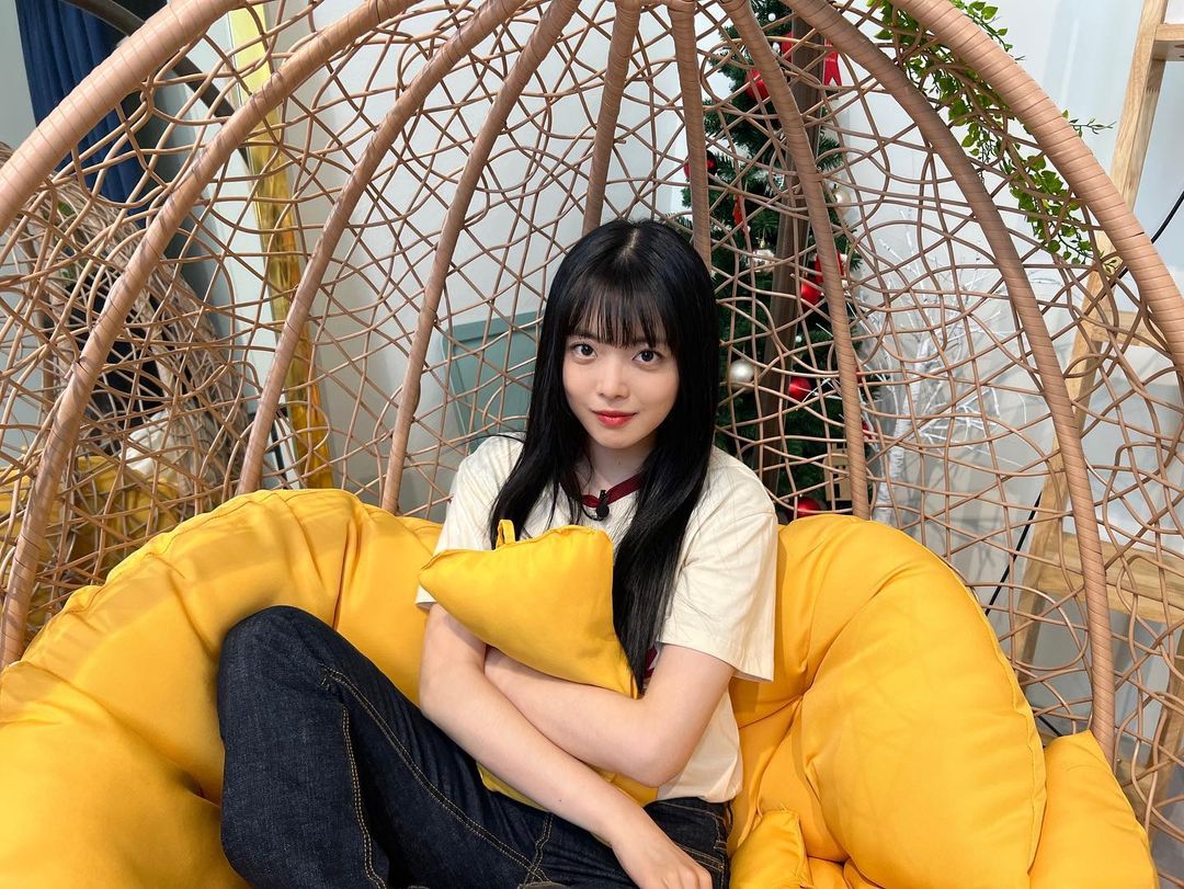 jjangjjang_jsy's tweet photo. Just Suyeon hugging stuff like it's her only job😭😭😭 https://t.co/MjDmemzy1T
