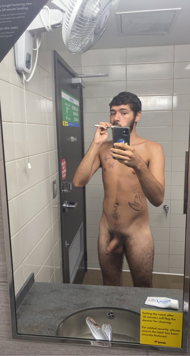 michaelblock73's tweet photo. Been busy with work, travel a bunch so here’s a pic of me in a truck stop shower 😜 https://t.co/1Su2PYBtiC
