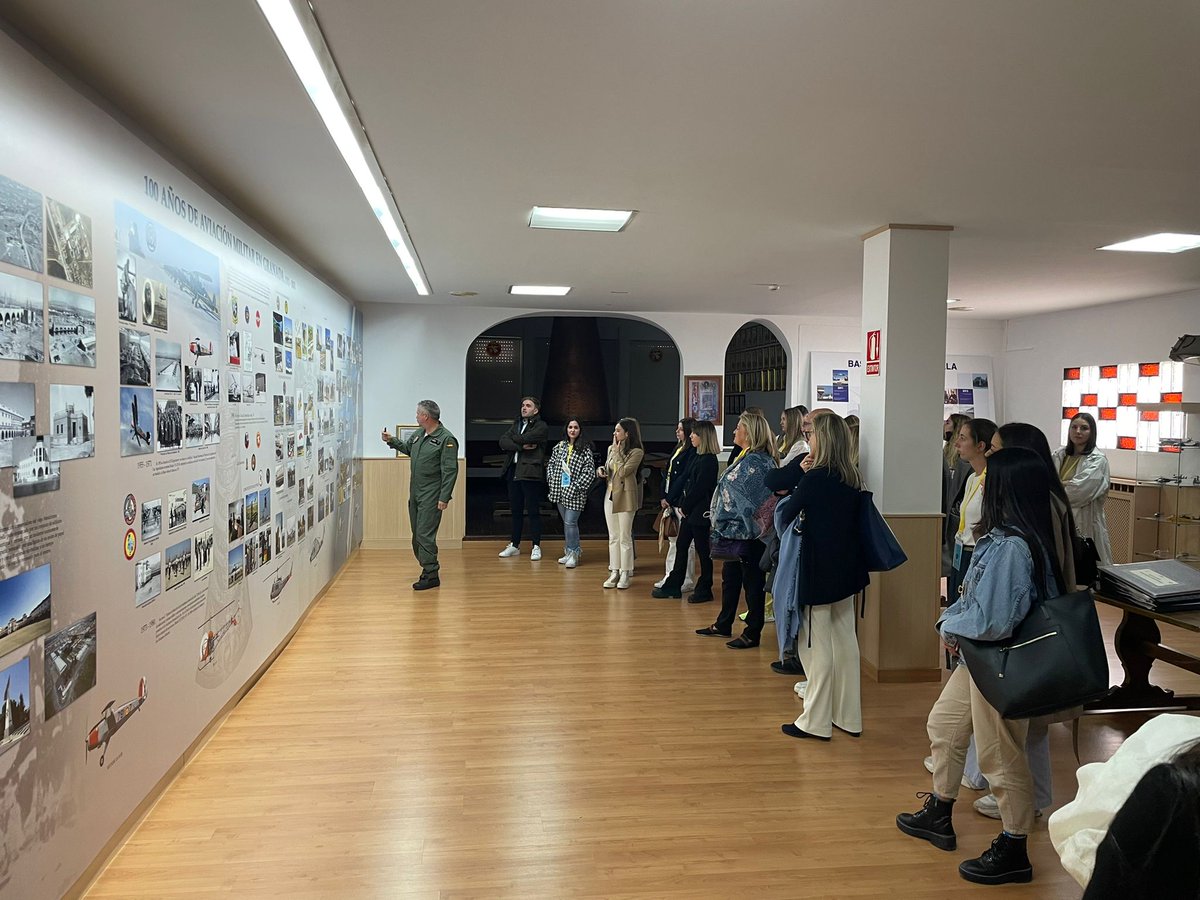 congprotocolo's tweet image. 📷 Recordando el #CIPROGRANADA22:

Así fue la visita a la Base Aérea de Armilla en la que nuestros congresistas conocieron los tipos de actos que tienen lugar allí y todo lo relacionado con los eventos militares.