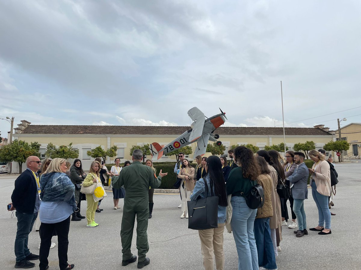 congprotocolo's tweet image. 📷 Recordando el #CIPROGRANADA22:

Así fue la visita a la Base Aérea de Armilla en la que nuestros congresistas conocieron los tipos de actos que tienen lugar allí y todo lo relacionado con los eventos militares.