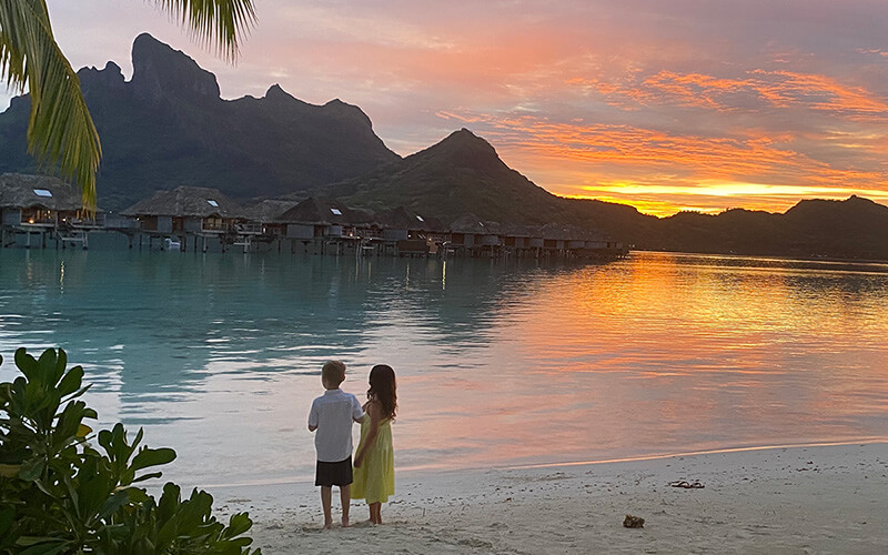 ensembletravel's tweet photo. You may not think of a #familyvacation when you think of #BoraBora, but this honeymooners' paradise is more accessible to families than you might expect. 🏝️ 
#familytravel
https://t.co/Q9co7fm9oy https://t.co/1HFVbBS2OG