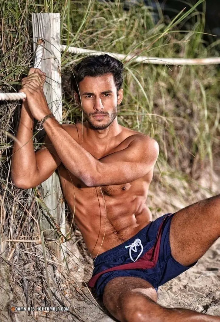 Hot Dudes Good Mood 🇺🇦 on Twitter "RT damn_hes_hot DAMN HE'S HOT