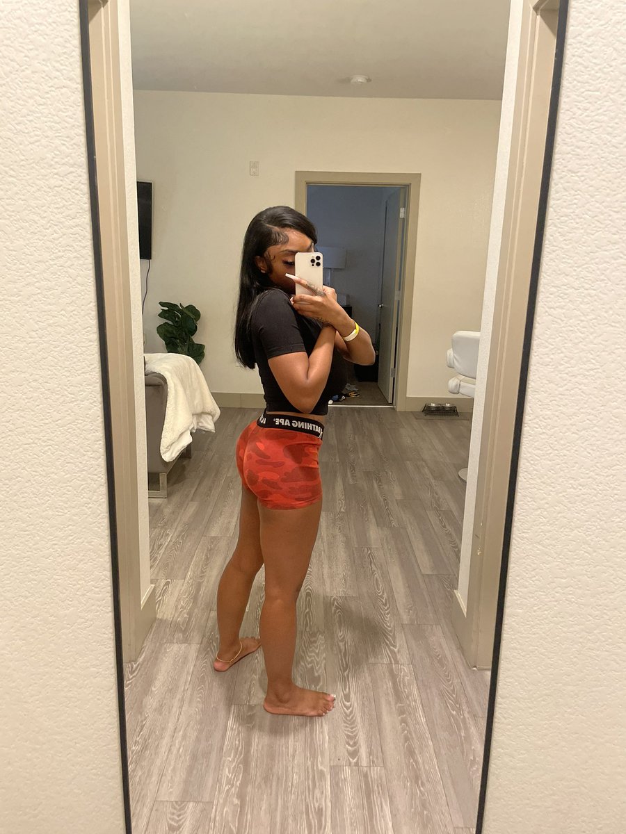 TheRealPyteeee's tweet photo. I think my butt gettin’ big.. https://t.co/5GaPOrh2v4