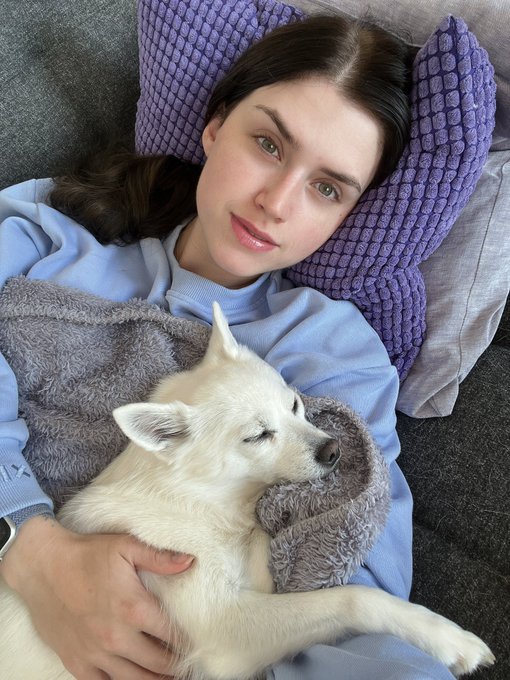 Reality check with a little no makeup no filter selfie. Couch cuddles are the best 💜🐺 https://t.co/U