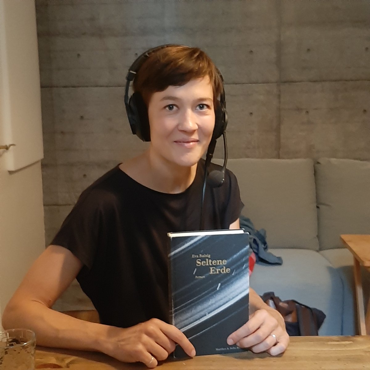Eine neue Bonusfolge ist da - exklusiv für Supporter*innen bei @joinsteady. Ich habe mich mit Eva Raisig @epha_r über ihren tollen Roman "Seltene Erde" @matthesundseitz unterhalten. 

Jetzt Supporter*in werden und sofort reinhören! 

steadyhq.com/de/daslesender…