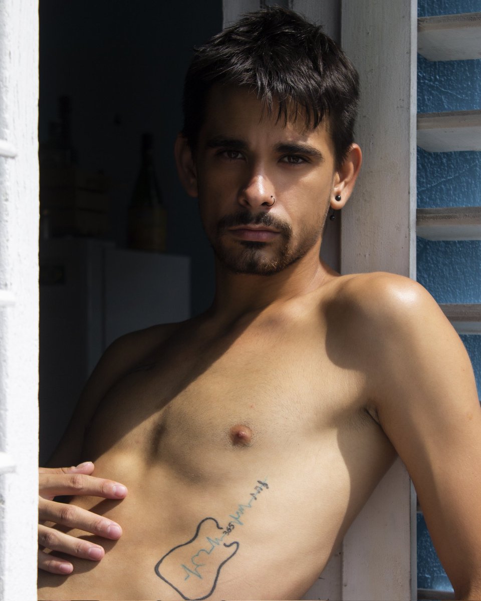 adrian_liermo's tweet photo. ...Loving you is a losing game
Do you love me, love me not?...
📷 @LuisiRodrigue17
#model #modelling #goodvibes #photography #cubanmodel https://t.co/ZW6V86zw8M
