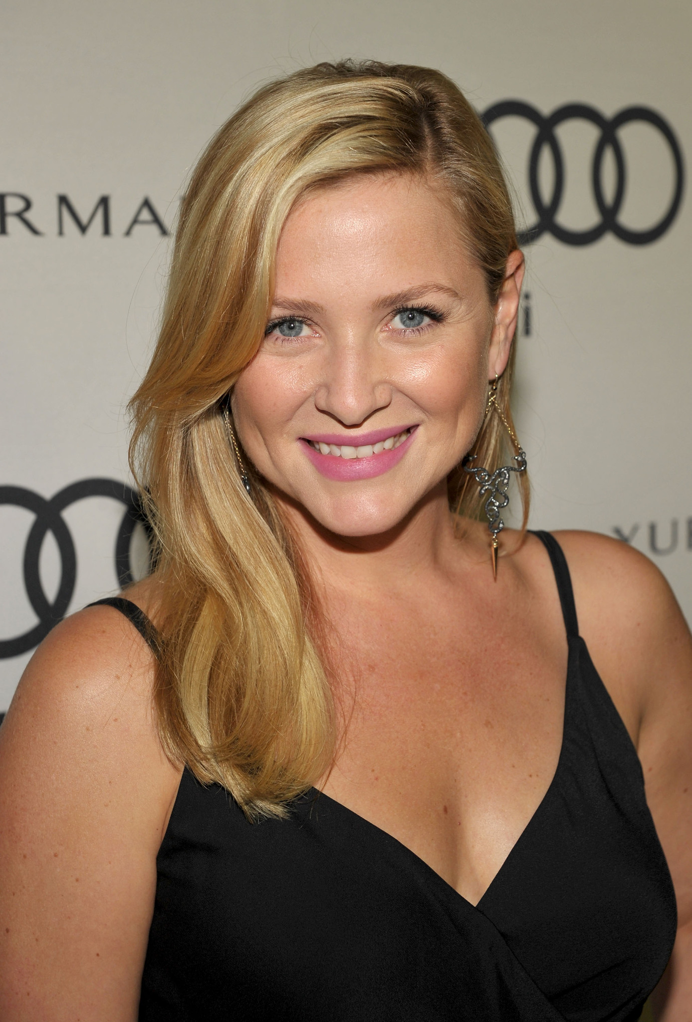 Happy Birthday dear Jessica Capshaw! 