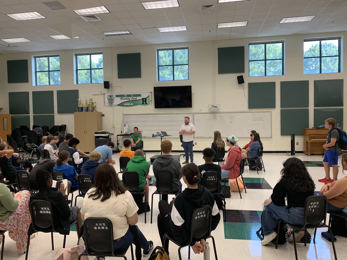 CJ_HCS_Sup's tweet photo. #FCSday2 @RoswellHighSch with Principal Miley and her dedicated staff. The #RoswellArts are strong! @RoswellBands @FultonZone5 #thisisOURtime https://t.co/tkiC2O4LBm
