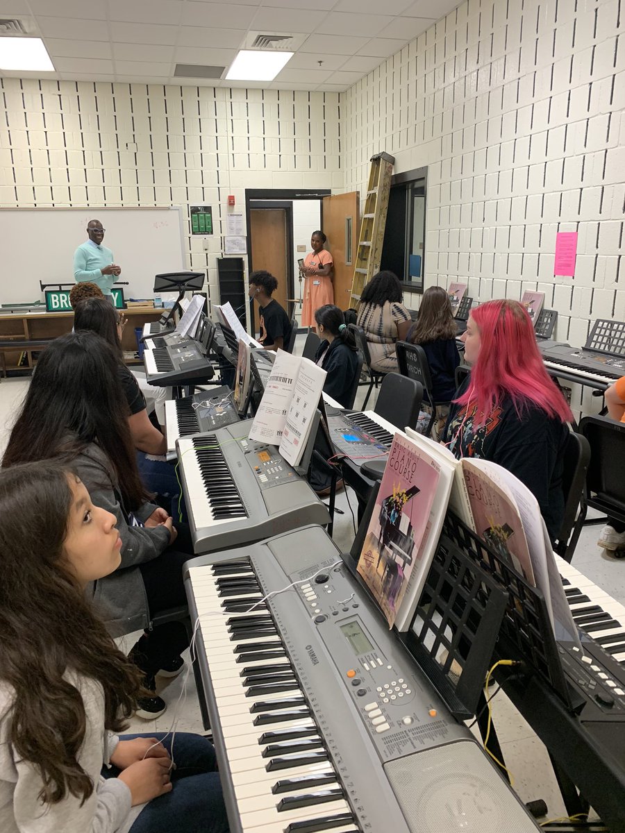 CJ_HCS_Sup's tweet photo. #FCSday2 @RoswellHighSch with Principal Miley and her dedicated staff. The #RoswellArts are strong! @RoswellBands @FultonZone5 #thisisOURtime https://t.co/tkiC2O4LBm