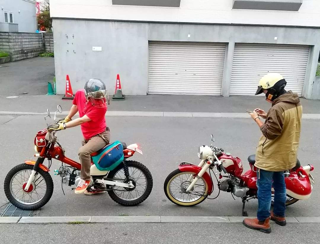 gendokizuki's tweet photo. お盆恒例のカブラと絵描きのカブ？😆

#hondasupercub 
#cubra 
#kustom 
#かっけー 
#ありがとうございました 
#モリモリモーター部 https://t.co/lWU4079JRF