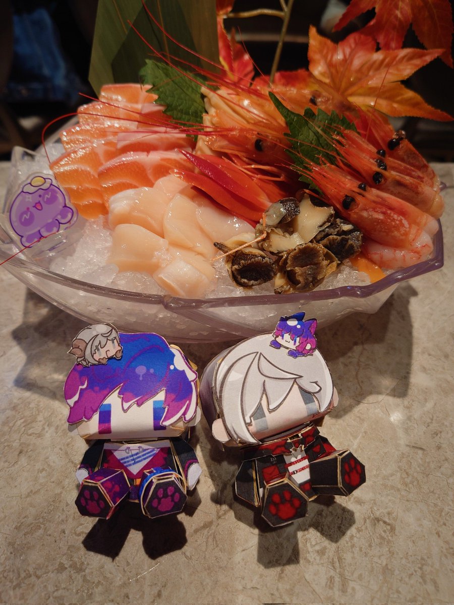 Hv a nice meal with frds and Psyborg💜❤️
Thanks @flowon76 for psyborg papercarft pattern 💖

#UkiVioleta #FulgurOvid #VioletAtelier #fuwauki 
#StarGazers #Comfydants
#Artchivist #Legartus 
#PsyBorg