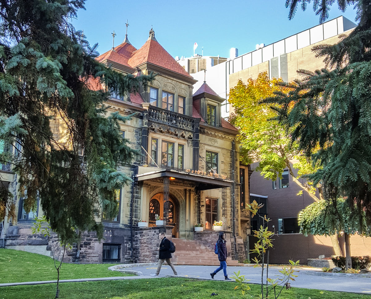 Academic recruitment: the Faculty of Law is currently accepting applications for four tenure-track academic positions, with appointments effective 1 August 2023. @DeanLeckey mcgill.ca/law/about/empl…