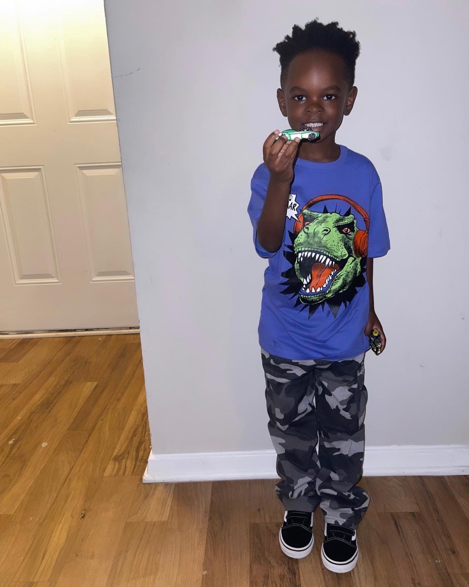 B1NKYBRAVO's tweet image. Day 2 of #PreKChronicles w/ Ziggy 🫶🏾📚💙 (Update - he gave me my job back as the bookbag carrier) 😂