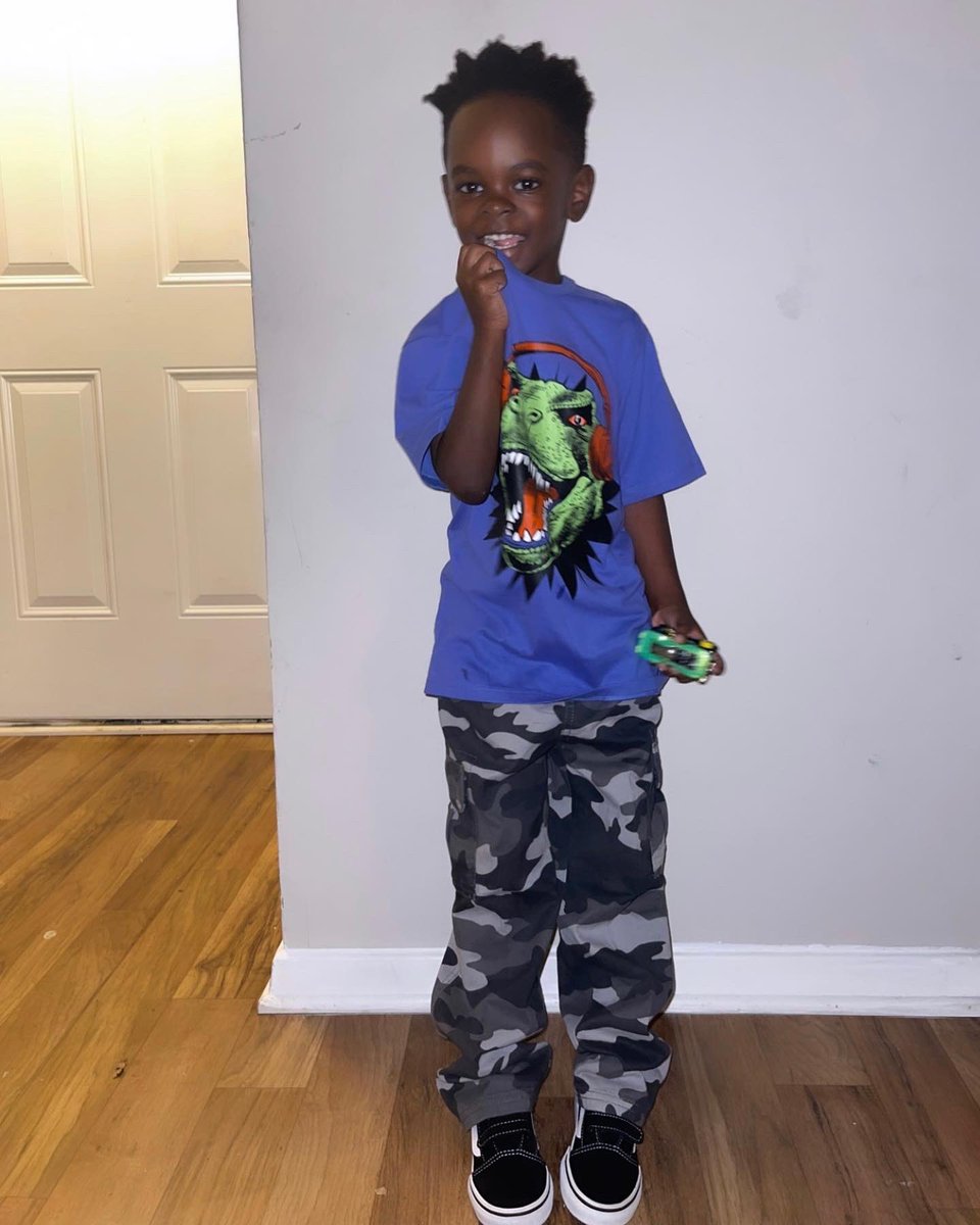 B1NKYBRAVO's tweet image. Day 2 of #PreKChronicles w/ Ziggy 🫶🏾📚💙 (Update - he gave me my job back as the bookbag carrier) 😂