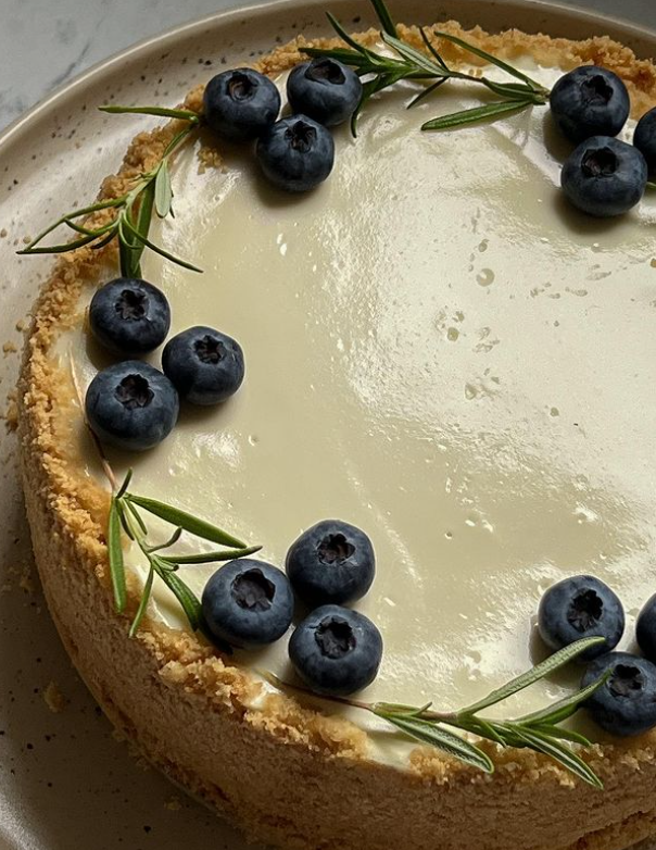daily_dolce's tweet photo. Blueberry cheesecake by domsli22 https://t.co/Iae2fEqbjv