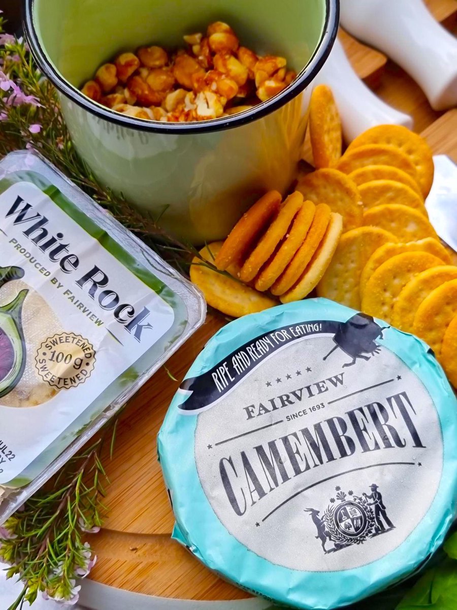 Ons vriende by <a href="/FairviewWine/">Fairview Wine&Cheese</a> and Cheese in Paarl bederf ons in hierdie komende reeks met ongelooflike produkte!  Hier is <a href="/HennieBosman4/">Hennie Bosman</a> &amp; <a href="/HellingerNicole/">Nicole Hellinger</a> se platter in die boomhuisie by Whiskey Creek in Tsitsikamma!
| <a href="/kykNETtv/">kykNET TV</a> | <a href="/blixemZA/">Blixem Productions South Africa</a> |