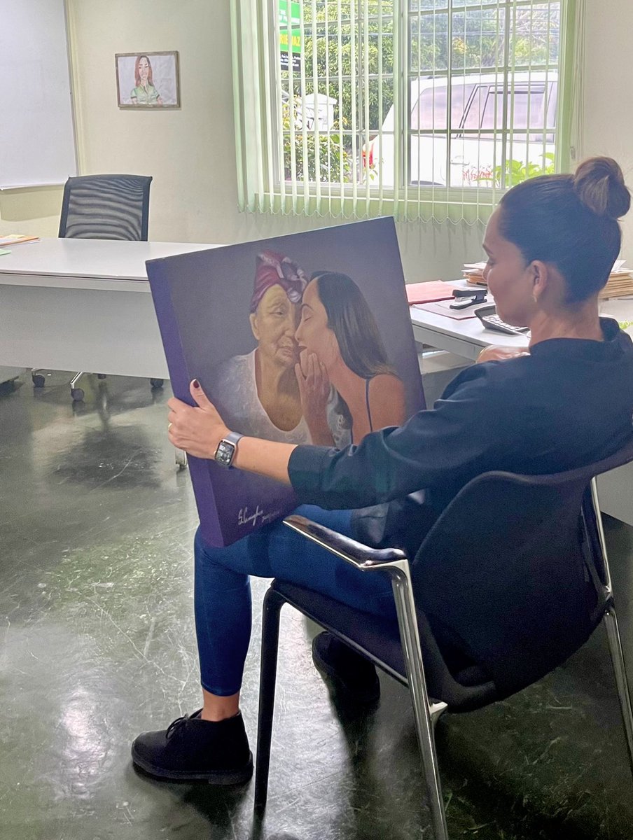 annmarievazja's tweet photo. ๐๐Happy heavenly birthday my #EvaMay!
Our love&bond have always been the life force for me. This painting was done, fr 1 of our pics as a surprise for me, by #Portland artist #SCunningham as he wanted to capture our love.
Mi bawl when I 1st saw it!
Love & miss u forever! #102 https://t.co/Ps6kn6o10o