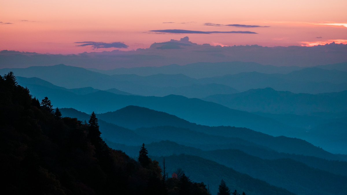 nev_in_color's tweet photo. blue hour. https://t.co/Vihm6UKUmk