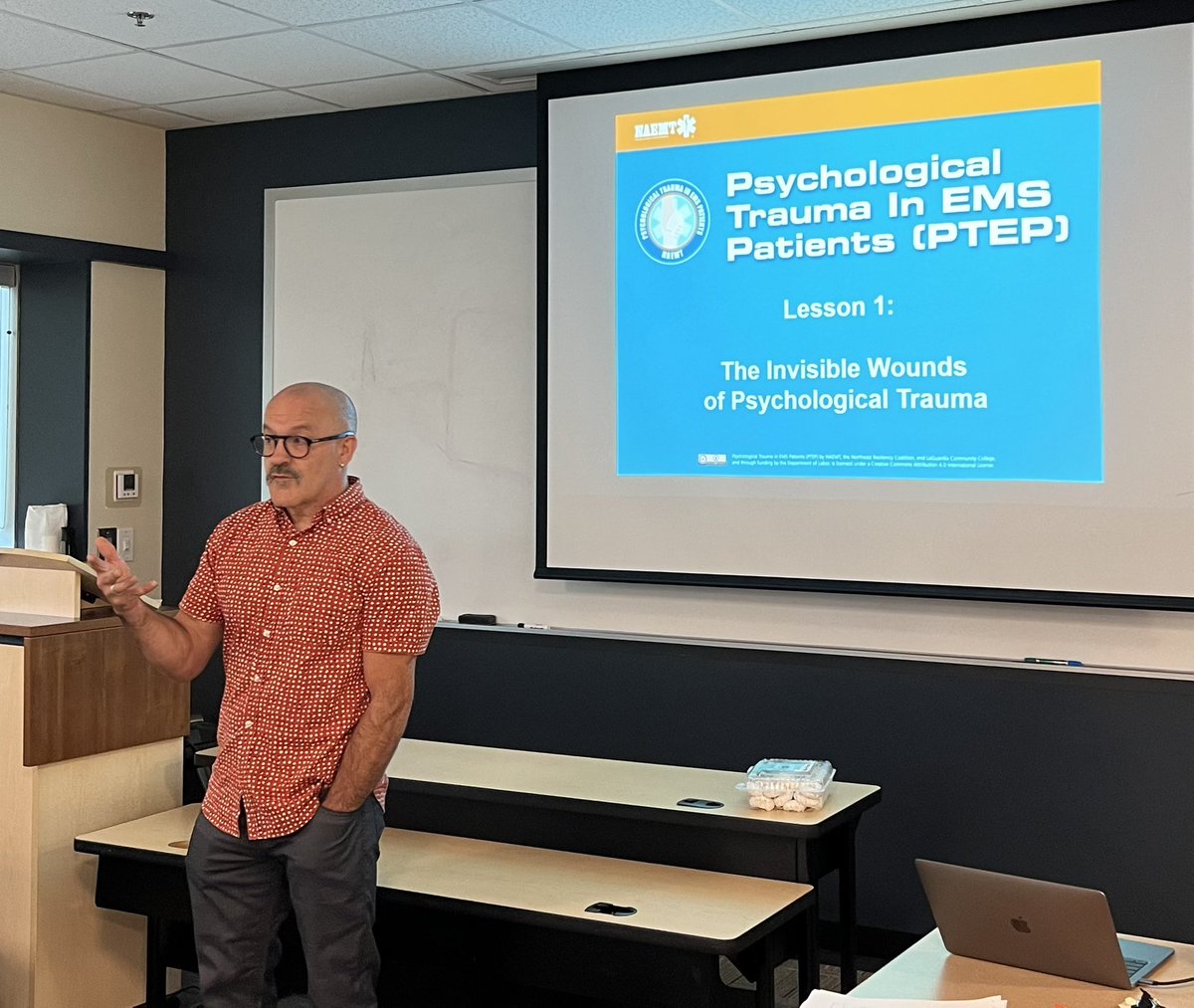 ThatJonLee's tweet photo. Great morning @ornge peer support team running Ontario’s first @NAEMT_ Psychological Trauma in EMS Patient with stakeholders from @simcoecountyPS @YorkParamedics @HPS_Paramedics https://t.co/neslowaEcR