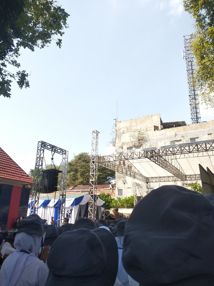 CAAMILIAAKN59's tweet photo. thank you all, seru banget mpkmb day one nya berkesan banget, semangat terus buat mpkmb day 2 besokkk!!!
#VOKASIIMPACT #MPKMB59SVIPB #IPBDIGDAYA #VOKASIJUARA  #TheGlimpeStoryofGatamalaAgrinawa 
#AKN59 https://t.co/LVEBJVFlfZ