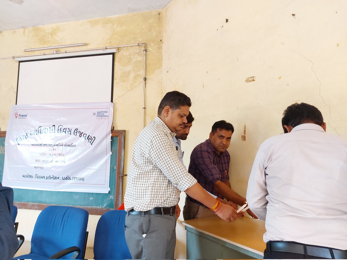 AdcDahod's tweet photo. Celebrated World indigenous Day by recalling invaluable cultural heritage of tribal communities, their contribution, and present condition. Also, churned strategies to boost up FLN of students of the district with BRCC, CRCCs, &amp; Teachers.
#WorldTribalDay2022 #piramalfoundation https://t.co/0h6cdNSHox