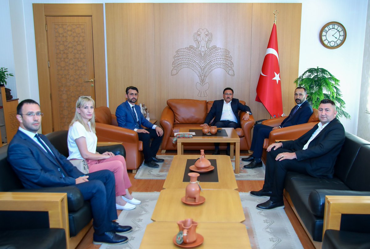 kayserivaliligi's tweet photo. Valimiz Sayın Gökmen Çiçek, Türkiye Gaziler ve Şehit Aileleri Vakfı Kayseri Şube Başkanı Sami Doğan ve  beraberindekileri makamında kabul etti. https://t.co/85sdqOwdJs