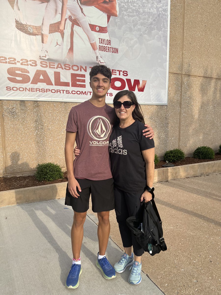 OU_HRL's tweet image. #OUMoveIn22 has begun! ☝️⭕️