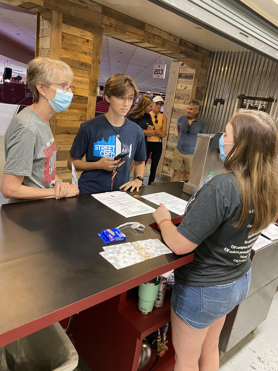 OU_HRL's tweet image. #OUMoveIn22 has begun! ☝️⭕️