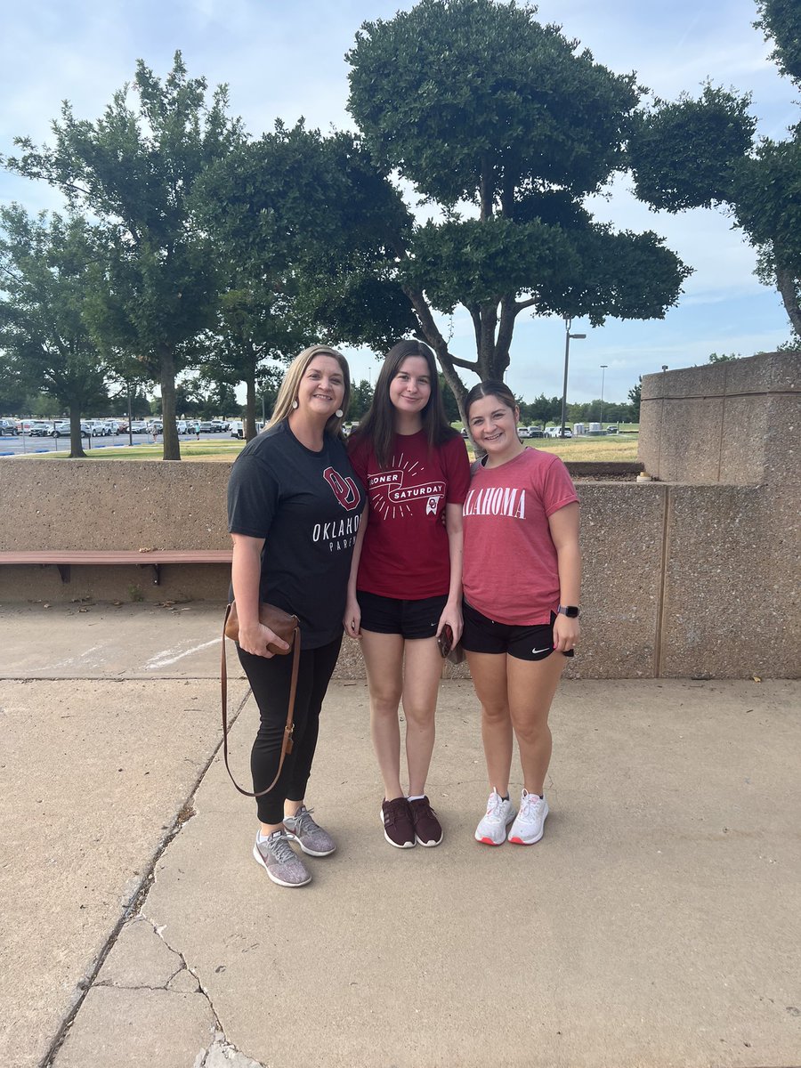 OU_HRL's tweet image. #OUMoveIn22 has begun! ☝️⭕️