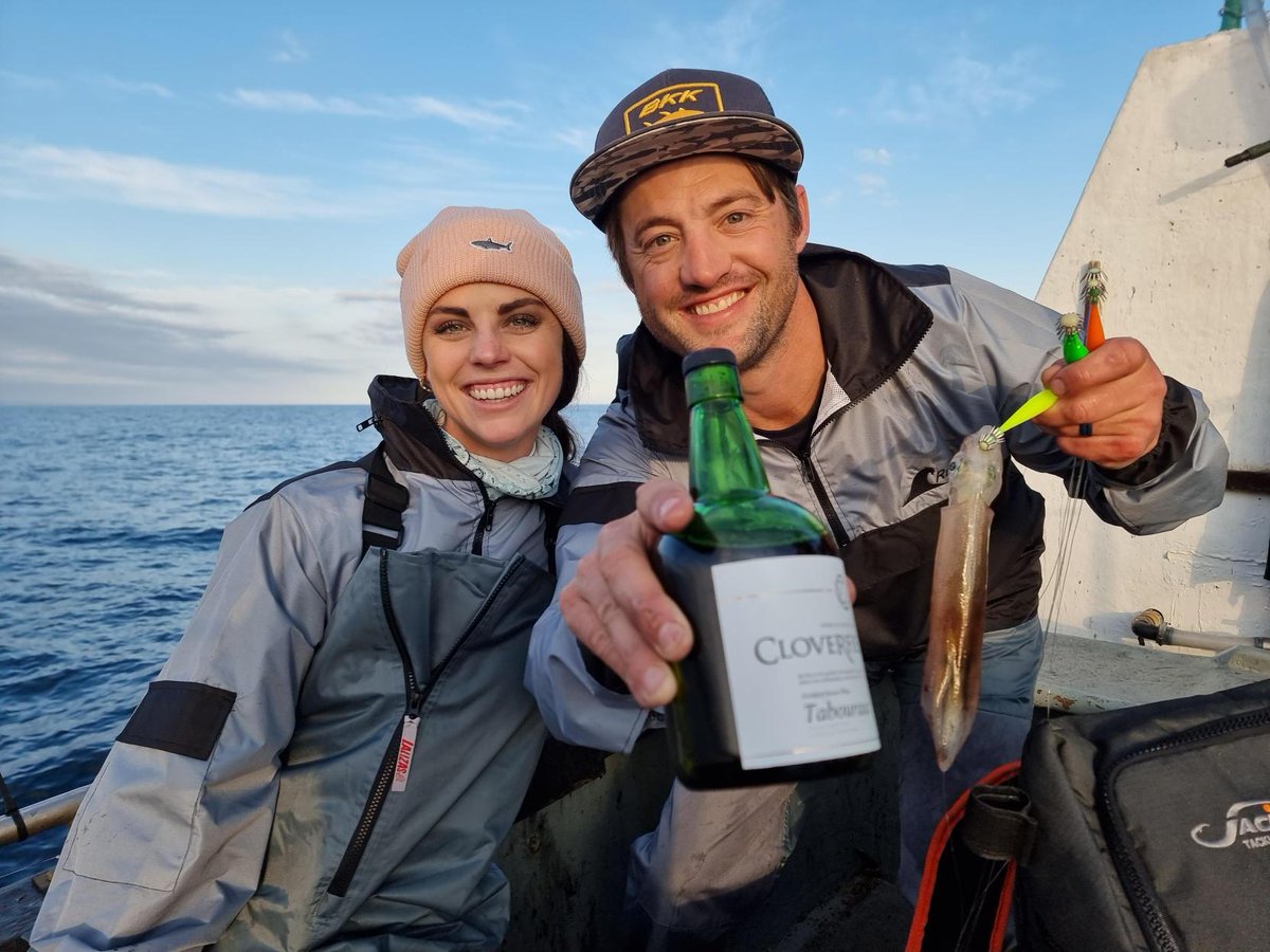 Die heerlike wyn wat <a href="/HennieBosman4/">Hennie Bosman</a> &amp; <a href="/HellingerNicole/">Nicole Hellinger</a> geniet in die nuwe reeks word verskaf deur die <a href="/CloverfieldWR/">Cloverfield Wines</a> landgoed naby Robertson in die Breederiviervallei 🍷
| <a href="/kykNETtv/">kykNET TV</a> | <a href="/blixemZA/">Blixem Productions South Africa</a> |