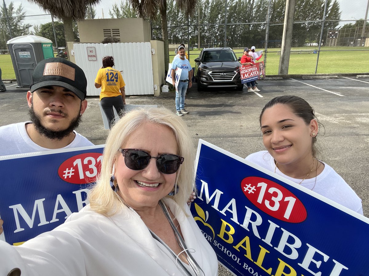 for_maribel's tweet photo. #EarlyVoting at ⁦⁦JFK Library in Hialeah. @HIALibraries⁩ #Vote https://t.co/sRjGvEV3S8