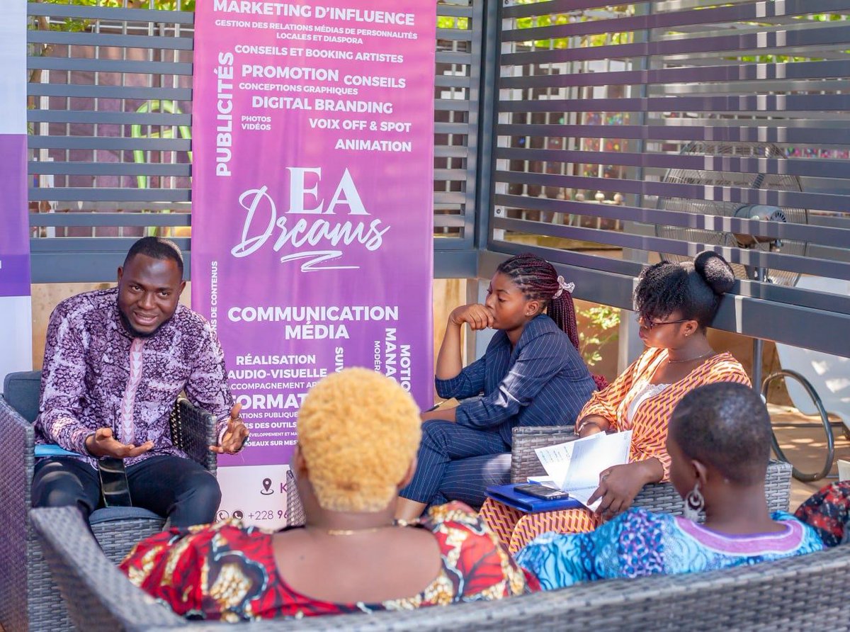 NaoleMedia's tweet photo. Evénement | #Togo 🇹🇬
Retour sur la première édition des formations « #BRANDINGFORSHE ».
https://t.co/rONn6OknRv
#TgTwittos https://t.co/DlAtJ19YfD