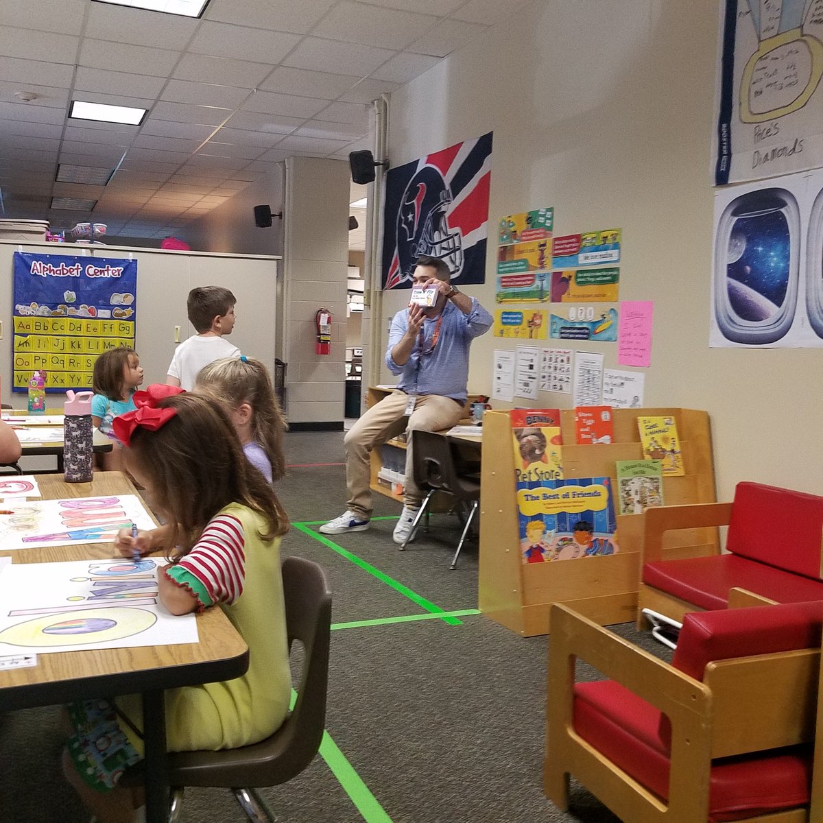 Kinder kiddos on the First Day of school in <a href="/MrPricesclass/">Chris Price</a> ! #growingtogether #growingminds <a href="/HumbleISD_HHE/">Hidden Hollow Elementary</a>