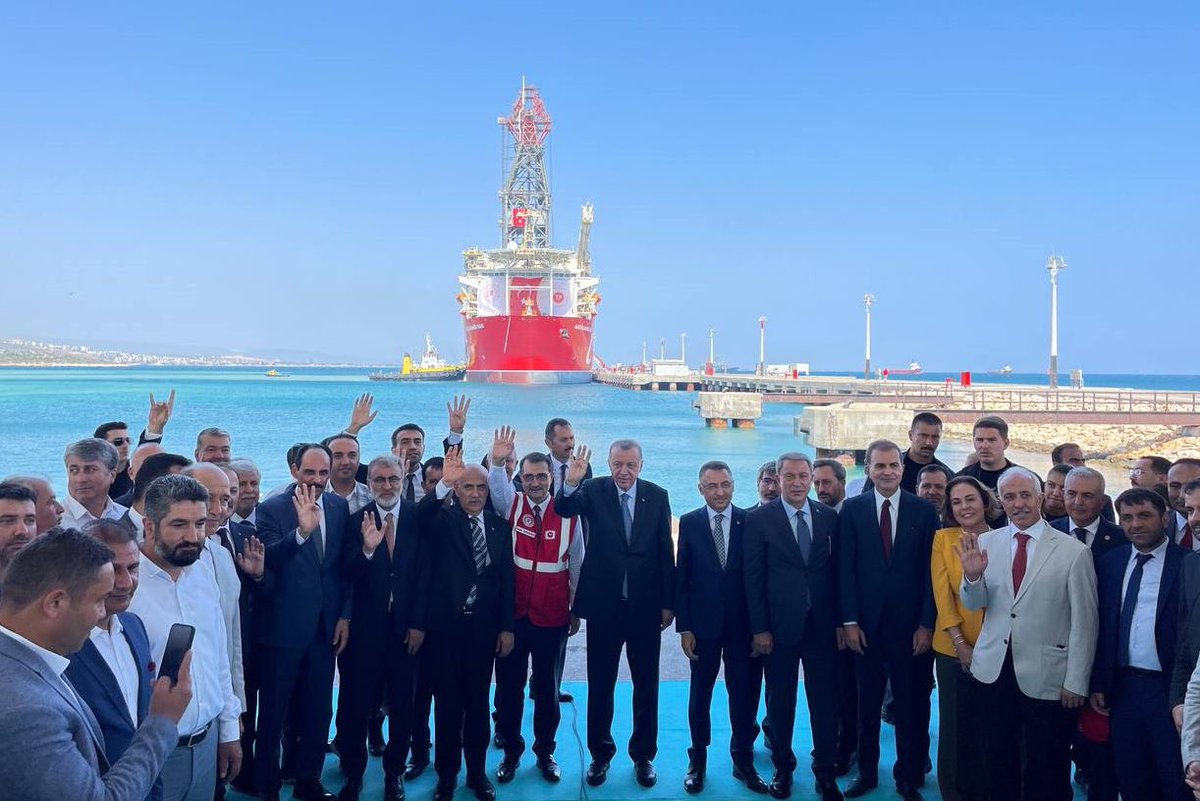 Türkiye’nin enerji alanındaki yeni vizyonunun sembolü olan dördüncü sondaj gemimiz Abdülhamid Han’ı Mavi Vatan’a uğurladık. Sn. Cumhurbaşkanımız @RTErdogan’ın liderliğinde Mavi Vatandaki varlığımızı daha da güçlendireceğiz.