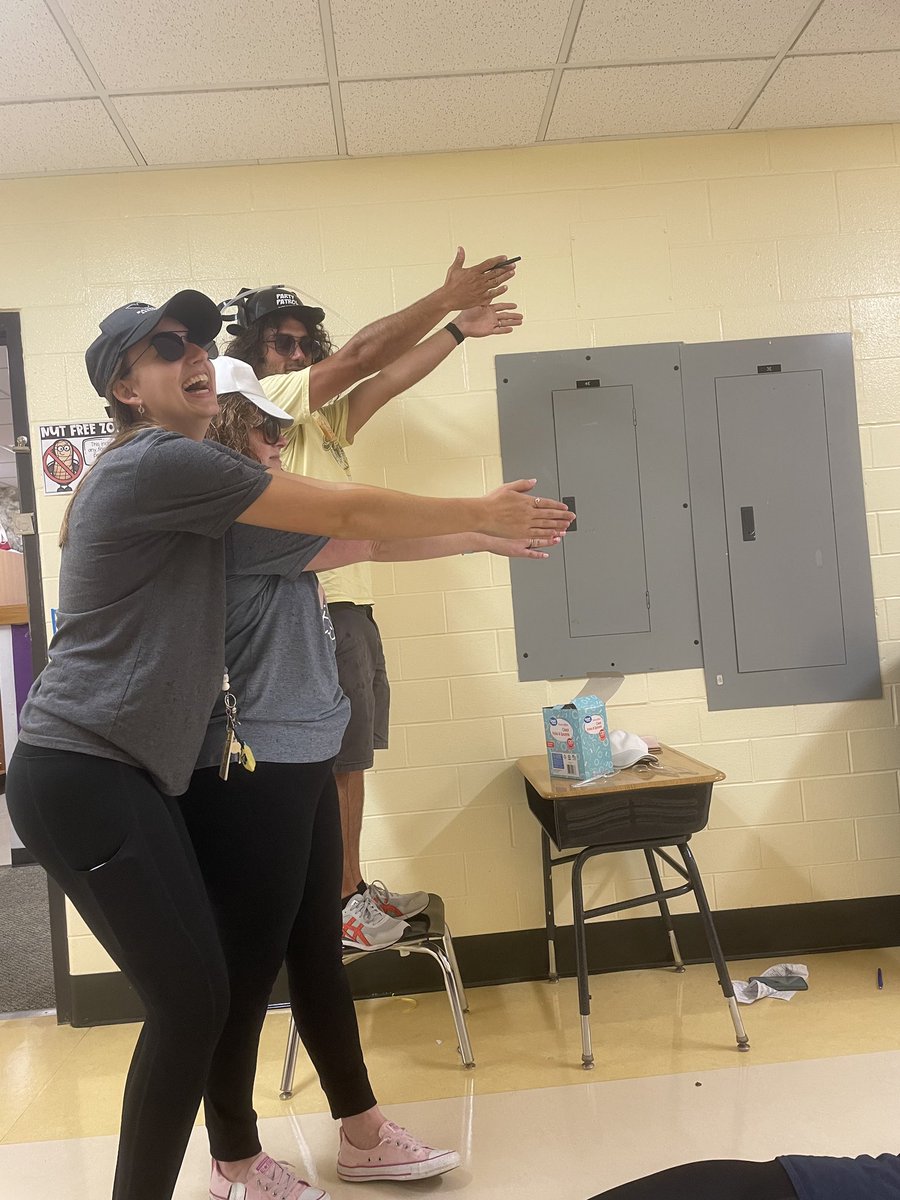 MissWhaley's tweet photo. #lesonthehunt https://t.co/JLVYlsAuPh