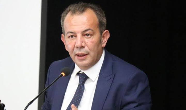 Bolu Belediye Başkanı Tanju Özcan: 

“Bir tane Iraklı gelmiş Bolu'da 10 tane mezar yeri almış. Hepsini iptal ettirdim, 'adamın parasını verin' dedim. Bolu'ya yerleşmesinler.”