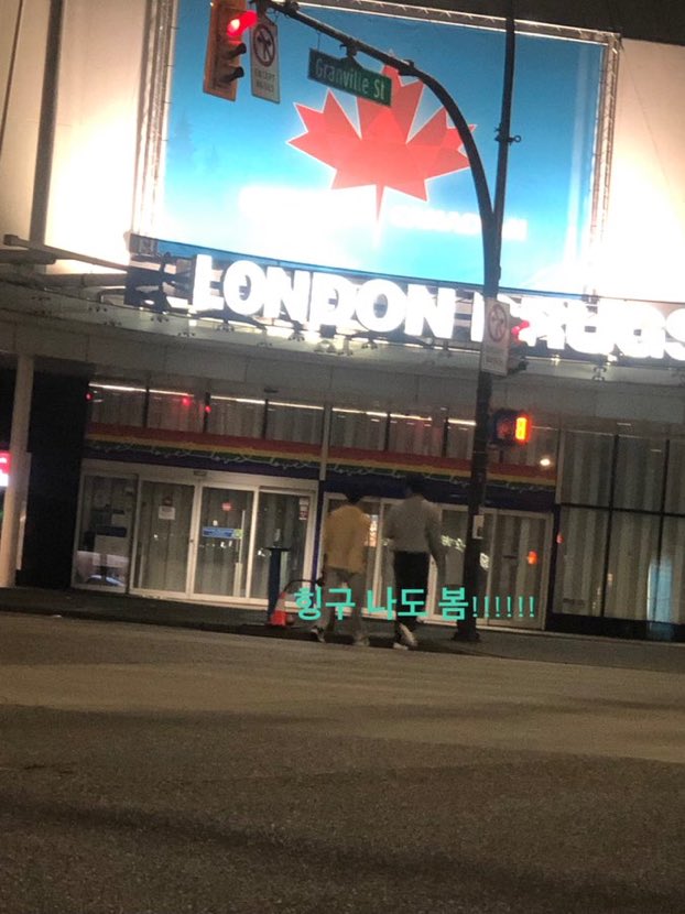mstext17's tweet photo. late night walks while sharing a couple of jokes with cheap burgers and fries 🥹 vancouver did that https://t.co/SLfE27Oa5Z