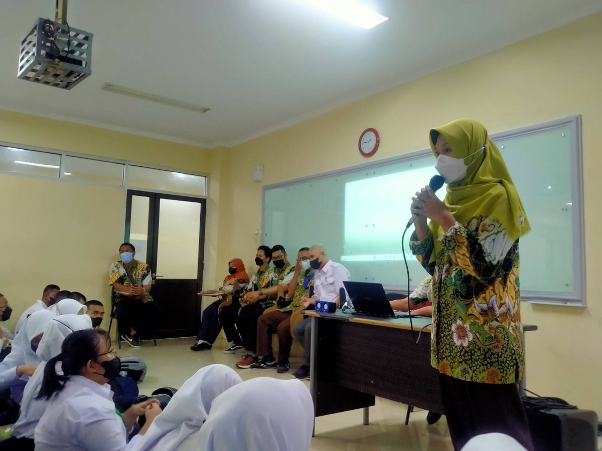 Isnmsr's tweet photo. ✨ MPKMB DAY 1 ✨
Pengenalan prodi Manajemen Industri dari kaprodi dan dosen MNI,seru banget bareng temen-temen baru lagi dosen nya juga asik-asik🙌

#VOKASIIMPACT #MPKMB59SVIPB #IPBDIGDAYA #VOKASIJUARA https://t.co/77gkBIrDsH