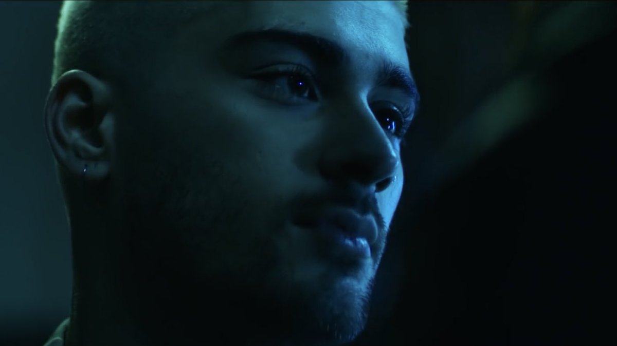 scrptdfalls's tweet photo. zayn malik in this part of dusk till dawn’s mv!! #DTDto2Billion https://t.co/V3lksH5CsI